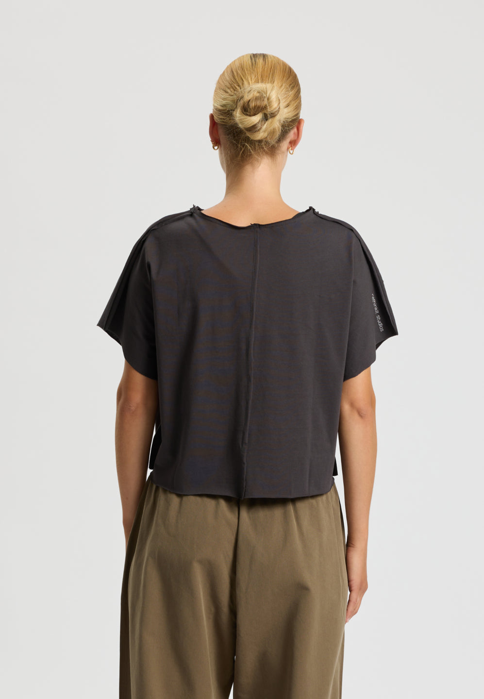 Rethinkit Kort Tee Raw Edge Caen Tee 0022 almost black