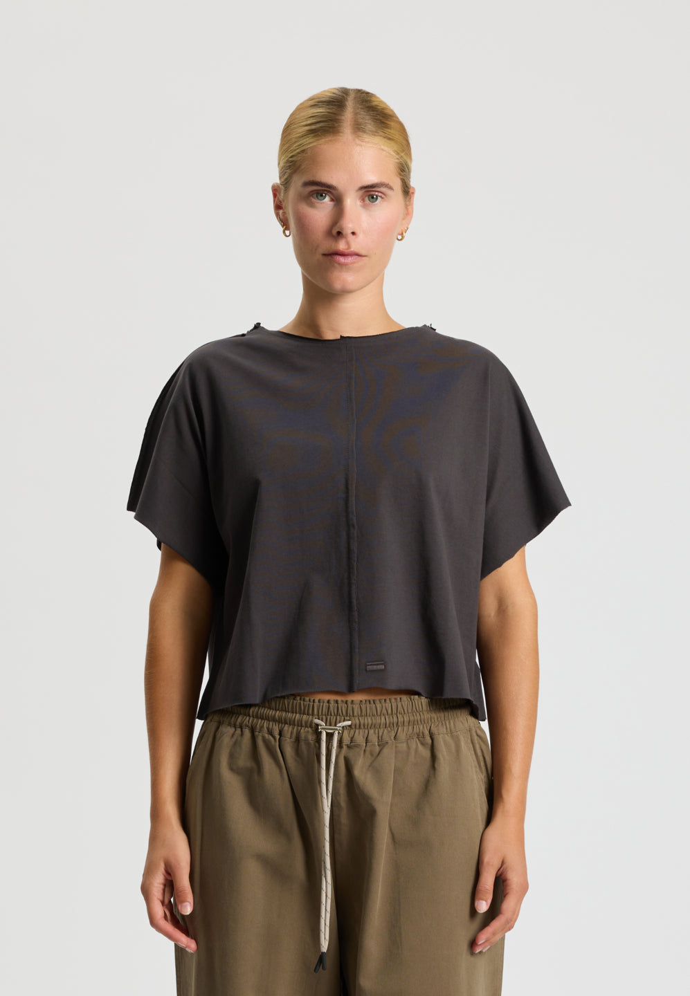 Rethinkit Kort Tee Raw Edge Caen Tee 0022 almost black